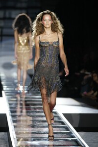 271351818_GianniVersace2002HauteCouture66.thumb.jpg.ee063f2b48066dfa6488bfb09101b8f0.jpg