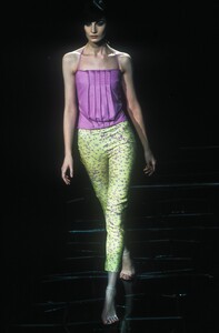 280365839_Versace1999WomenRTW111.thumb.jpg.5f224a54f8ff238a55ddcaca233a0017.jpg