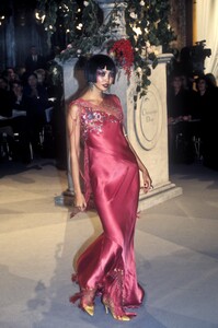 290787903_ChristianDior1997HauteCouture137.thumb.jpg.759897e11a715e0d52ae9c8b7ef71360.jpg