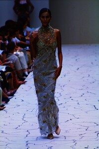 317681251_emanuel-ungaro-hc-fw-1998(10).thumb.jpg.b9538a0928392bcbf37ac0619c138b04.jpg