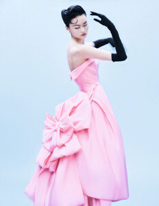He-Cong-Txema-Yeste-Harpers-Bazaar-China-September+(4).jpg
