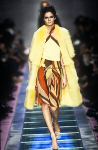 322145241_Versace2000WomenRTW8.thumb.jpg.8897c52e17fcb30542bec6a6259aabc2.jpg