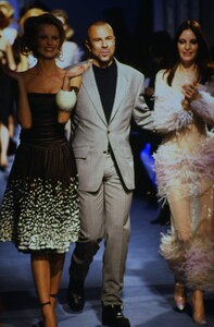 328122216_thierry-mugler-hc-ss-1998(3).thumb.jpg.0b195e1114abdb8d9abeec1e211b1391.jpg