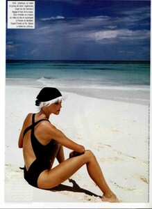 336323429_LOfficielFrance1984lesmaillotsbymarcrichez3.thumb.jpg.e1ffad21c771ac92d5173402b427d5ce.jpg