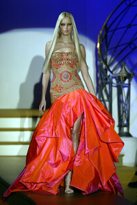 345253534_GianniVersace2004HauteCouture137.thumb.jpg.09e0b9dbd1f494b153997c35c77cf8a7.jpg