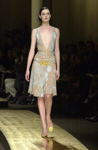 345610589_Valentino2001HauteCouture113.thumb.jpg.bb77ef4246256a07f0dc0f778227e98a.jpg