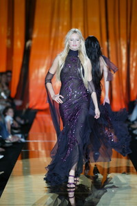 351902047_ElieSaab2003HauteCouture146.thumb.jpg.151bee6d72f7c92d10cad3ecc7ef24d6.jpg