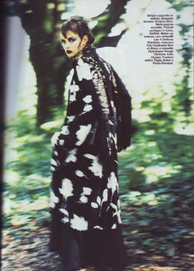 357625700_GlamourItalyNovember199702.thumb.JPG.0b2f2bf91b80f1eb032a7a27624b7685.JPG