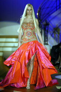 371313526_GianniVersace2004HauteCouture140.thumb.jpg.5afb49fdce49f6e7af666535d55e5008.jpg