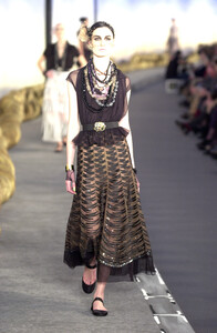 37179838_Chanel2001HauteCouture85.thumb.jpg.25224a88c0fe1f517537060f3df5a01e.jpg