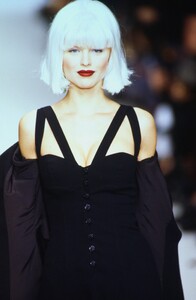 380664997_ungaro-fw-1995(3).thumb.jpg.262aa0a7811646491c9c0224f7fe4c9a.jpg