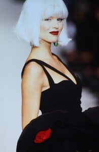 390694365_ungaro-fw-1995(1).thumb.jpg.0c30c92ee3d3e97efe94b76faa89b574.jpg