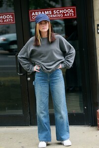       zoe080821BZNimage125.jpg