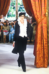 415531115_PierreBalmain2001HauteCouture35.thumb.jpg.d2047f188fb7a6d09b406edaffeee5dc.jpg