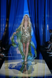 42394912_ElieSaab2003HauteCouture1.thumb.jpg.9f339a48f9e2575d2217ebd8cf3ae5ff.jpg