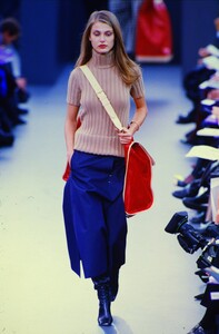 424528666_louis-vuitton-ss-2000(2).thumb.jpg.9aeb29f3eaccc202563e16d1fb2c18f0.jpg