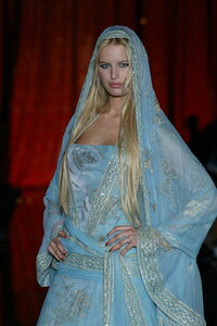 434274232_ElieSaab2003HauteCouture266.thumb.jpg.3ef2b964dceebb1ace7876b80d3d8a28.jpg