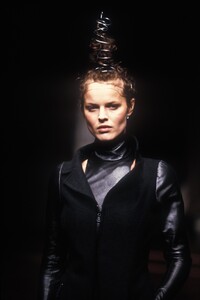 436269779_GianfrancoFerre1999WomenRTW101.thumb.jpg.d79f96a2a76777d8a9449a12bfffee5d.jpg