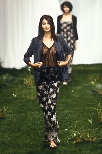 437922287_EmanuelUngaro1999WomenRTW7.thumb.jpg.c499f70232a7dac62d065c8e65dd1057.jpg