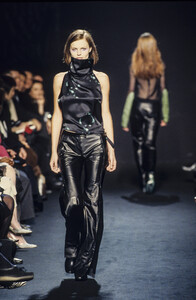 450251755_CostumeNational1999WomenRTW88.thumb.jpg.52880a08aea6f9286f0c3f1243967cf1.jpg