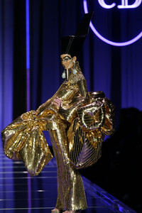 456252622_ChristianDior2004HauteCouture4.thumb.jpg.25df07ad4886de6f991eb827c99716dc.jpg