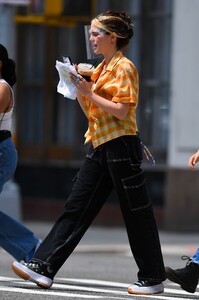        zoe100821BZNimage143.jpg