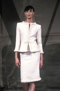 461013712_Valentino1998HauteCouture27.thumb.jpg.1cc4bb2305eaeb2498d8b39b7587215a.jpg