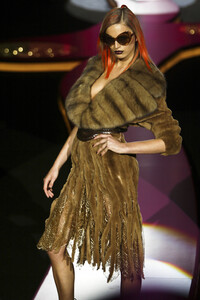 469037776_GianniVersace2002HauteCouture23.thumb.jpg.69ad1cccede61f9cd934922c9eae39b7.jpg