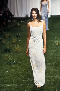 469700800_EmanuelUngaro1999WomenRTW45.thumb.jpg.28cc83af75914ed2787a45ce37375326.jpg
