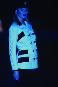 495331157_versace-1993(6).thumb.jpg.3d211dee8591514fe69901450560dcf7.jpg