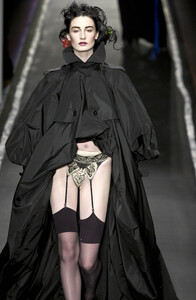 515203067_JeanPaulGaultier2001HauteCouture89.thumb.jpg.9936a977fb03c030243b209637d21adf.jpg