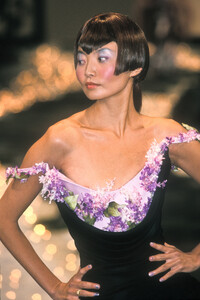 51795513_Givenchy1998HauteCouture107.thumb.jpg.0cbff05fa7aa96eb3f0b2c9c9c98b036.jpg