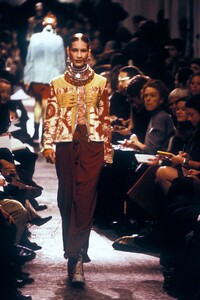 51902053_JeanPaulGaultier1994WomenRTW65.thumb.jpg.06792a554d46d34004a8e71caaf978d3.jpg