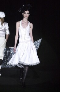 521743206_AntonioBerardi2001WomenRTW5.thumb.jpg.07549252afc68f04225495cdf7aef04d.jpg