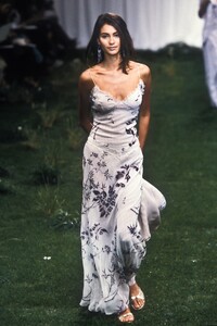 537767066_EmanuelUngaro1999WomenRTW62.thumb.jpg.1f46f24db507999ab74cebf54fce93bf.jpg