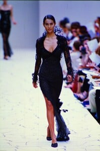 544435715_emanuel-ungaro-hc-fw-1998(2).thumb.jpg.c4d16548809a4b4ba211cef9cf62977a.jpg