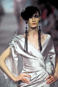 552183035_EmanuelUngaro2000HauteCouture69.thumb.jpg.8402d34f85605a297975c1e3282c2a2f.jpg