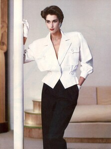 561597415_UnknownYSL1986ph.GianPaoloBarbieri1.thumb.jpg.ece1dfac2d044e07c852bdf31f8ba9f9.jpg