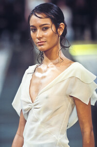 574803052_Chloe2000WomenRTW109.thumb.jpg.d26fe739fe32f3754d74c3583fc00f26.jpg
