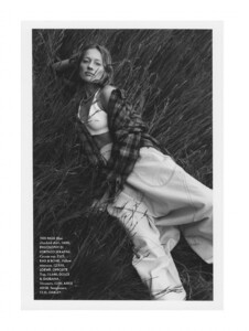 Elle UK 08.2021 z-page-016.jpg