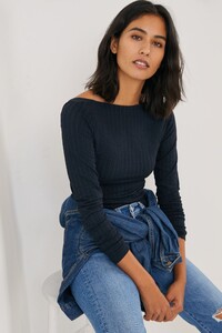 58751751_001_b.jpg
