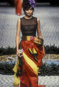 589775037_Moschino1997WomenRTW146.thumb.jpg.229717ec8209f26e607b7e255eadc281.jpg