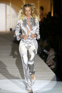 598081798_AntonioBerardi2003WomenRTW8.thumb.jpg.efda25b616570c514db0a984cc9d656c.jpg