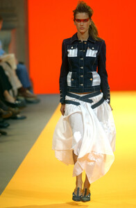 606843372_JeanCharlesdeCastelbajac2003WomenRTW2.thumb.jpg.12c6ac38ab0312487279907bf46241b6.jpg