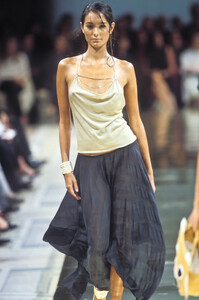 613842939_Chloe2000WomenRTW125.thumb.jpg.3384b1e4aa6d767f40742dac4a8b02ca.jpg