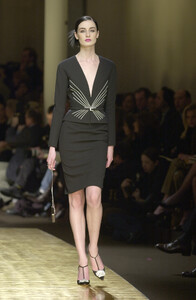 614554403_Valentino2001HauteCouture87.thumb.jpg.5796958e9ec6c4e0b7ac59c0cd72956d.jpg