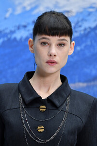 Astrid+Berges+Frisbey+Chanel+Photocall+Paris+zzXbdSKxQ7lx.jpg