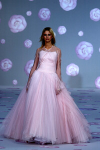 626939113_Chanel2002HauteCouture131.thumb.jpg.fc6621a43bddd2214297e72a44ee85ab.jpg