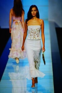 637123875_VALENTINO-SS-2000(4).thumb.jpg.0230c774f223f89f4cc9b597f0974929.jpg