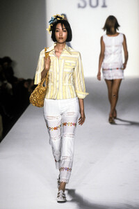 661815790_AnnaSui1999WomenRTW3.thumb.jpg.7a5fc6258d5640d195a44e82baed0dea.jpg